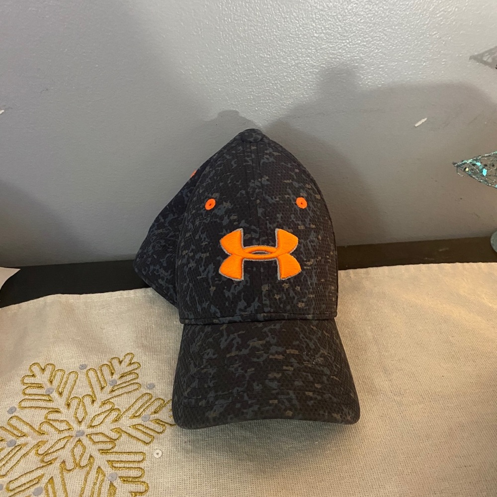 Under Armour boys camo fitted hat s/m